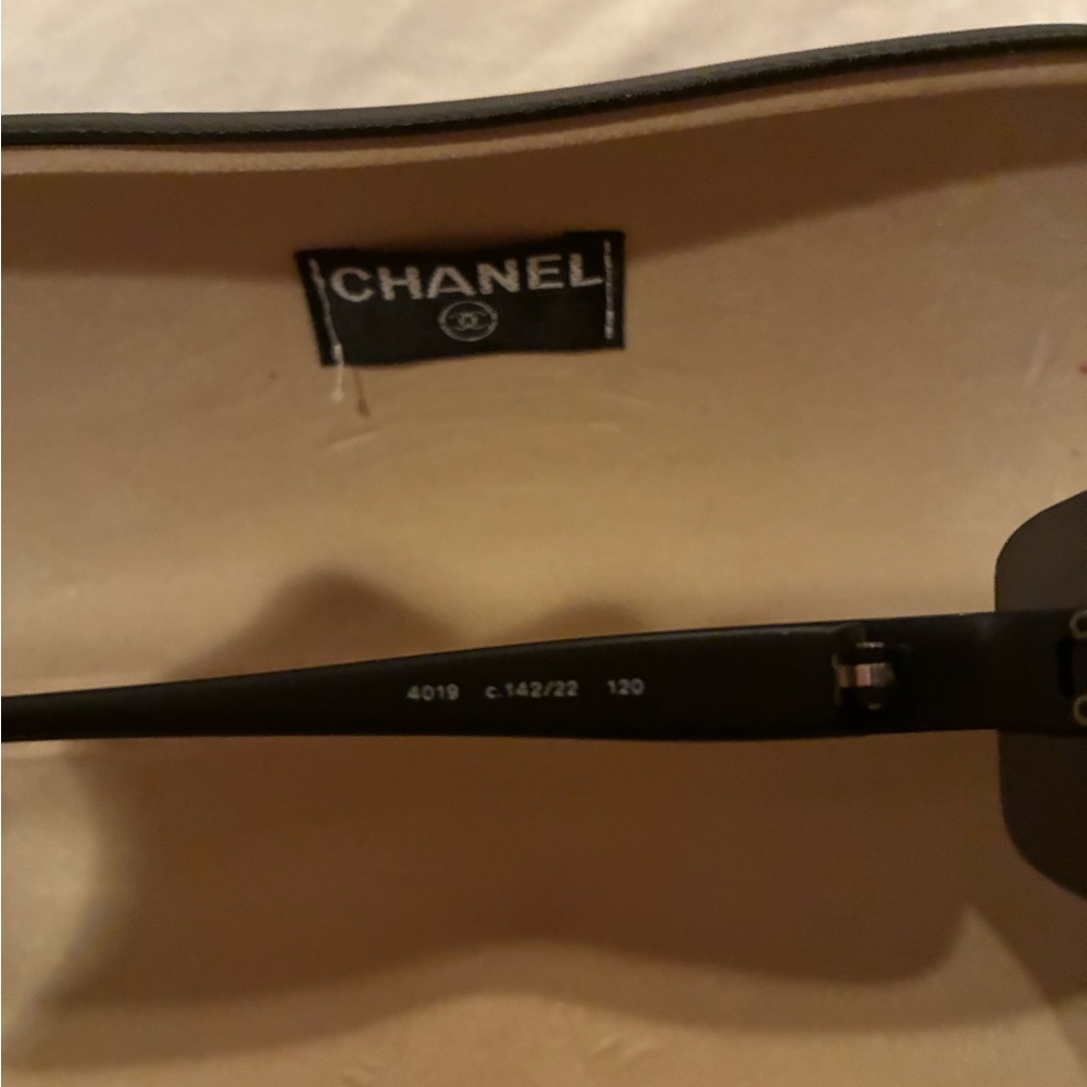 CHANEL Shield Sunglasses in Black - Picture 2 of 3